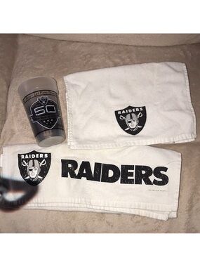 2 Oakland Raiders White Towels & Cup Fan Set - Black Logo
